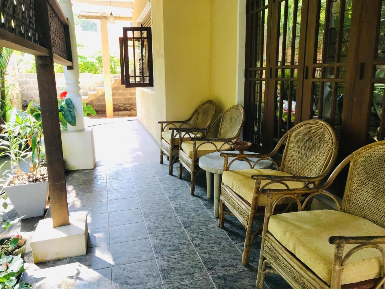 Unique Villa Канди Экстерьер фото